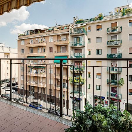 Cosy Studio With Balcony & Private Garage Milano Exteriör bild
