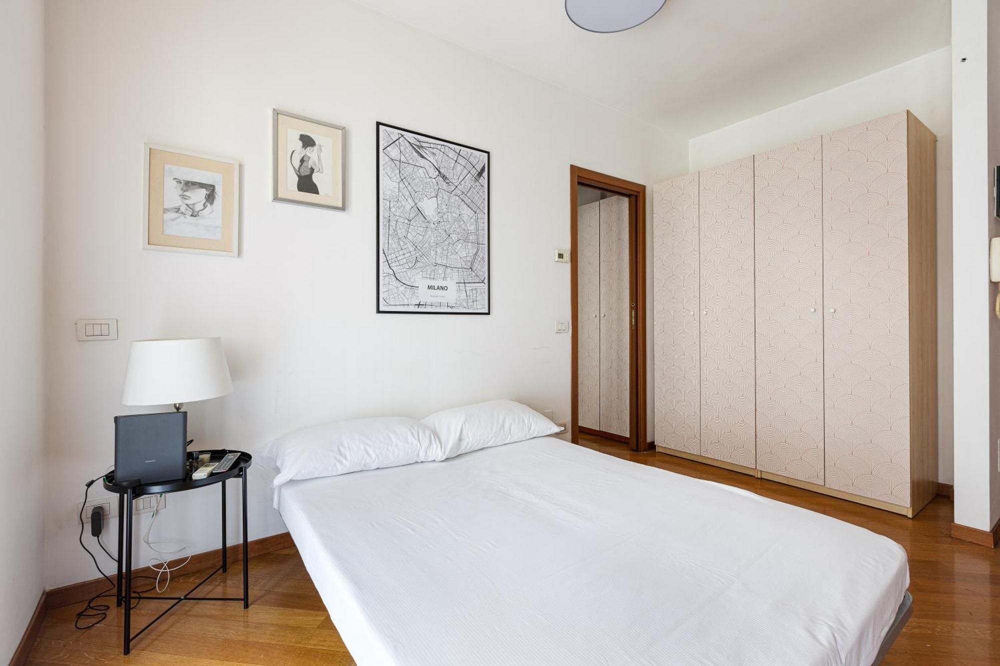 Cosy Studio With Balcony & Private Garage Milano Exteriör bild