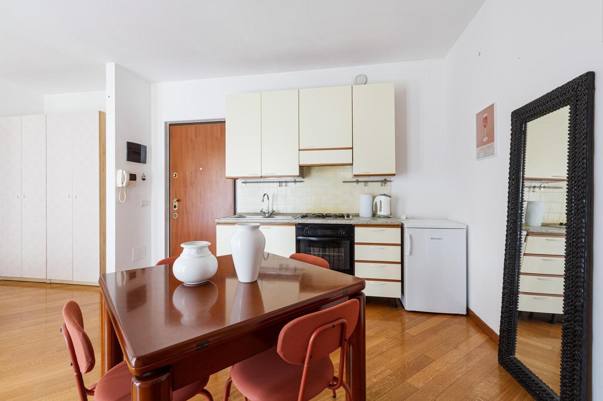 Cosy Studio With Balcony & Private Garage Milano Exteriör bild
