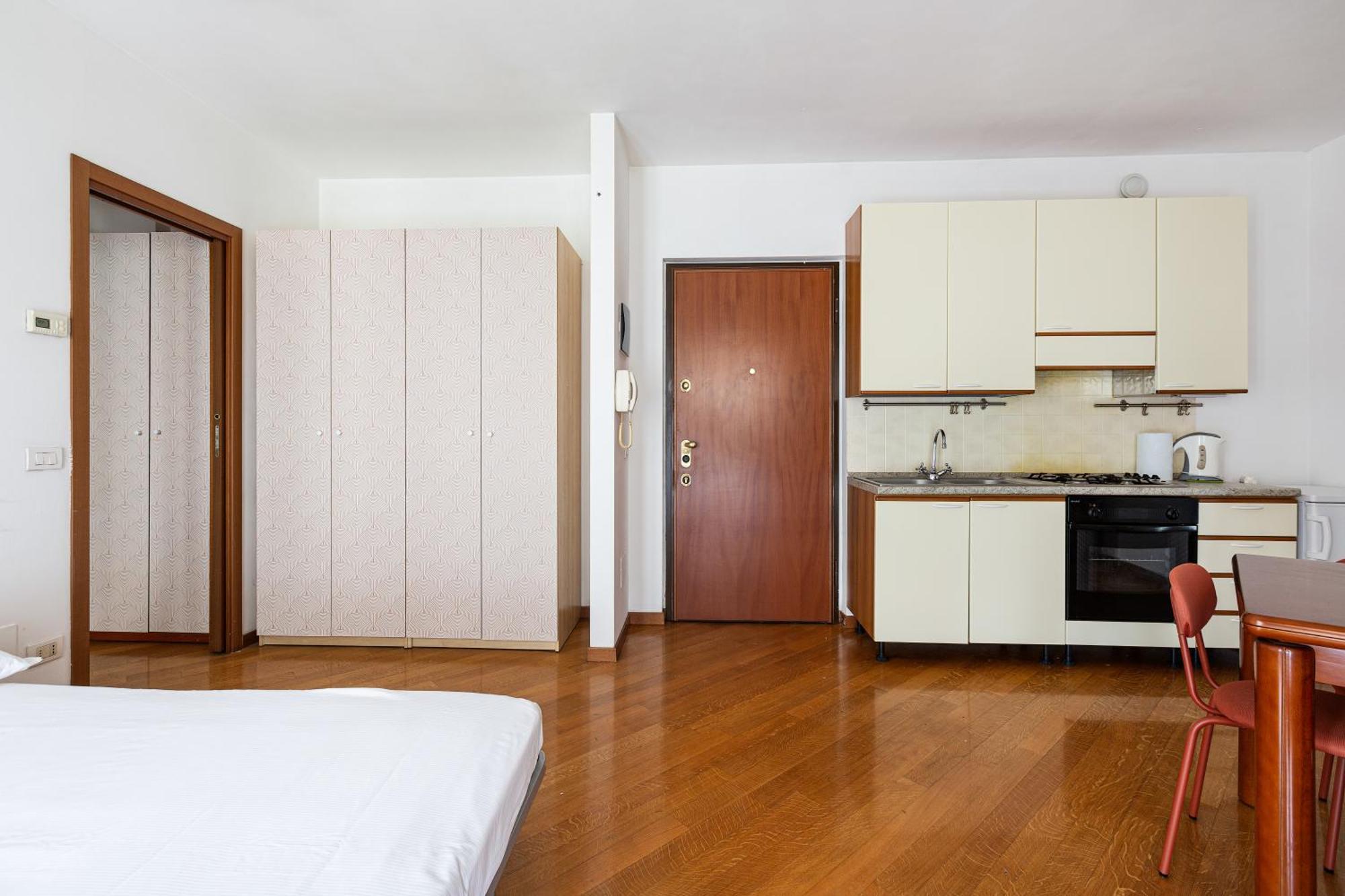 Cosy Studio With Balcony & Private Garage Milano Exteriör bild